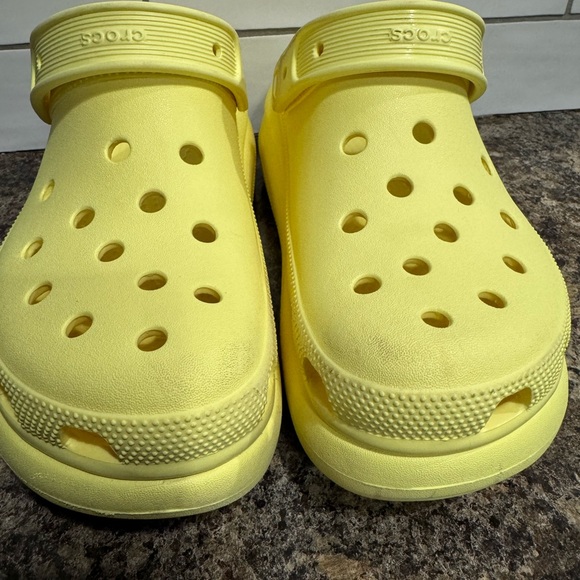 Bright Lemon Yellow Platform Crocs women’s 10/ men’s 8 - Picture 4 of 13